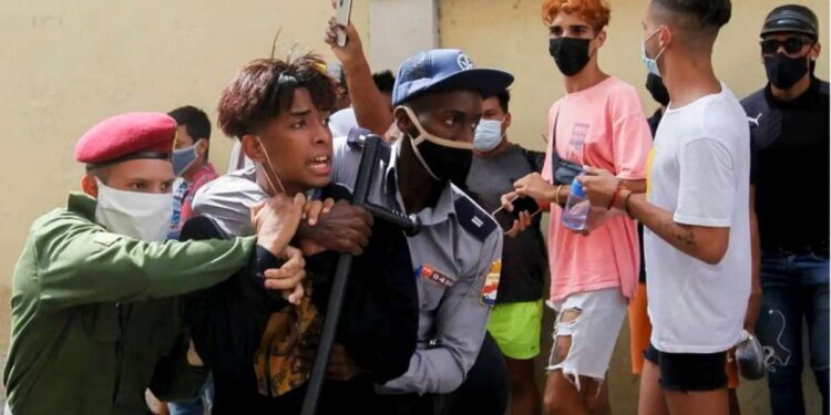 Cuba: Un niño preso por manifestarse el 11J le escribe una emotiva carta a Farruko