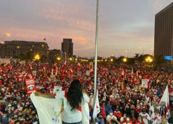 Las calles son del pueblo, no del comunismo