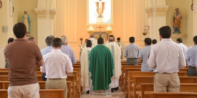 ¿El Vaticano está por disolver una sociedad de vida apostólica peruana?