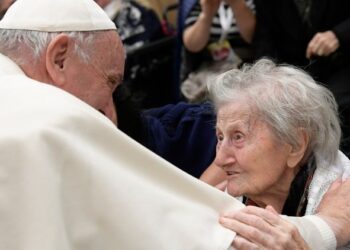 ¿En qué sentido la vejez puede salvar el mundo? Fue la pregunta que se planteó el Papa