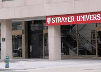 Escuelas con fines de lucro: clave para la movilidad económica de los estudiantes de minorías