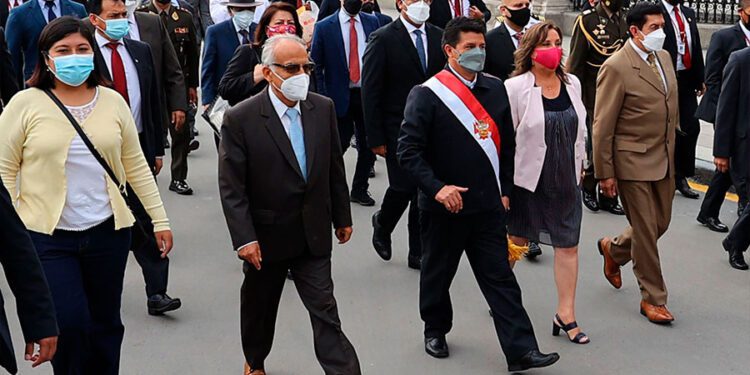 Un Congreso timorato e hipotecado, un gobierno voluble y pérfido