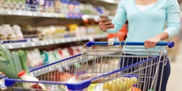 Consumo privado creció 11,7% el 2021. ¿Cómo impulsarlo aún más el 2022?