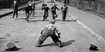 Si las calles son del pueblo, ¿podemos usarlas para jugar fútbol o voley?