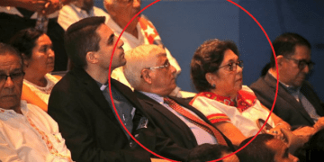 El país de los silenciosos que aceptan al comunismo entrar en sus casas