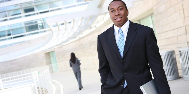 USA: se crearon 428.000 puestos de trabajo, pero 353.000 estadounidenses abandonaron la fuerza laboral