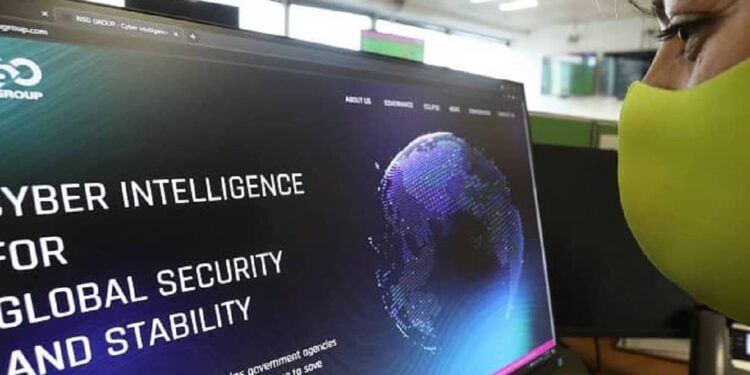 Sí nos están espiando, nos están vigilando: Pegasus, la herramienta del gobierno