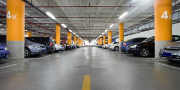 Te responde, la chica del estacionamiento ¿Te acuerdas?