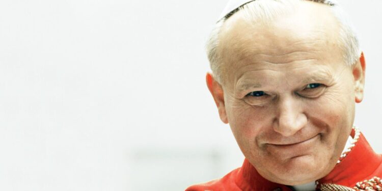 Un día como hoy nació Juan Pablo II, el Papa peregrino, un Santo que derrotó al comunismo