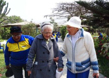 Los ancianos colocados justo en la esquina de la existencia: y esto pasa hoy, pasa en la familia