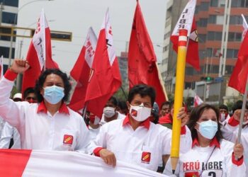 “Castillo, Cerrón, Boluarte y compañía, son la misma porquería”