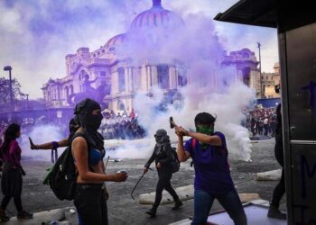 El feminismo radical mata a la mujer y mata lo humano