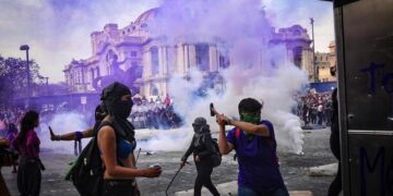 El feminismo radical mata a la mujer y mata lo humano