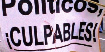 La competencia de los desprestigios exige #QueSeVayanTodos 