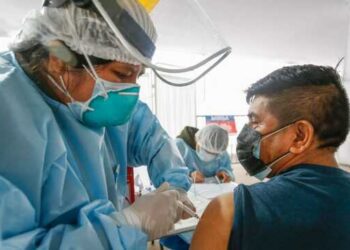 ¿Tiene sentido una cuarta dosis contra la covid-19 para toda la población general?