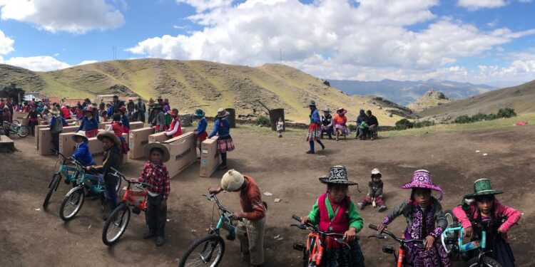 Digitalizar para empoderar a las escuelas y a los padres en ellas