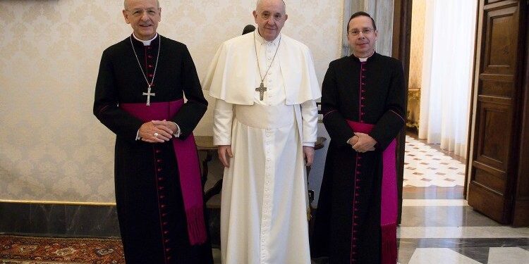 La defensa de los carismas: cuidar el camino de santidad de muchas personas