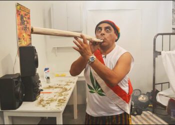 Otra vez, ¿Un extremista en línea de carrera política?