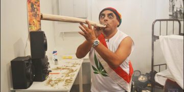 Otra vez, ¿Un extremista en línea de carrera política?