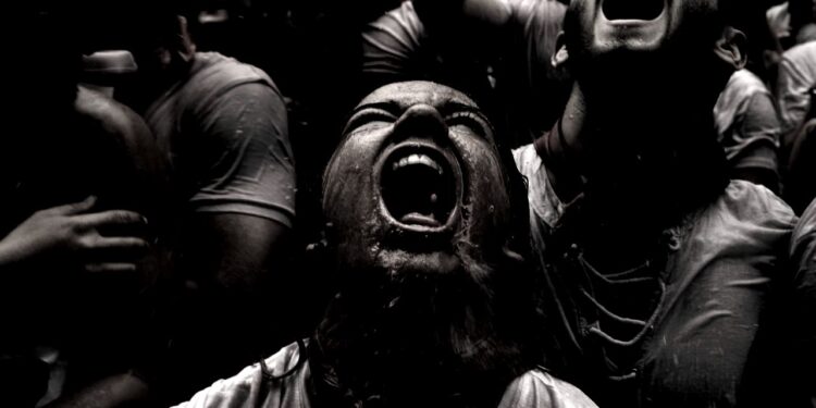 Ideologías y desenfrenos: Olas que revientan y revuelcan