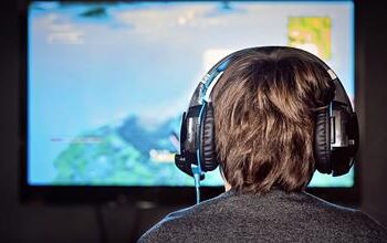 ¿Hacen más felices a los niños los deportes o los videojuegos?