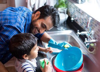 Por qué los niños pueden, y deben, ayudar en casa desde pequeños