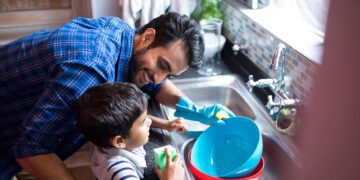 Por qué los niños pueden, y deben, ayudar en casa desde pequeños