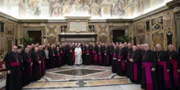 Laicos alemanes exigen al Papa Francisco poner orden sobre sus Obispos