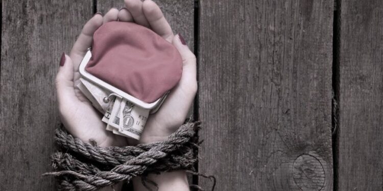 La violencia económica contra la mujer, un maltrato a veces invisible