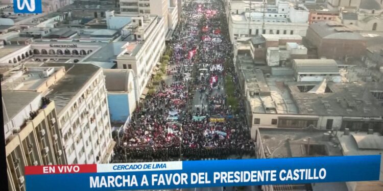 La izquierda se quedó sin calle y sin discurso