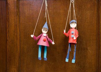 Concentrados en una pelea sin rivales: ministros vs congresistas