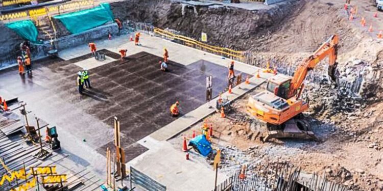 Contracción de inversión privada en el 2022 arrastraría a la construcción