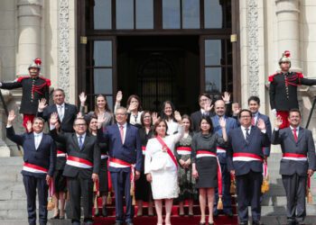 Una mujer presidente… enfrentando la ira de mujeres… de su “frente”