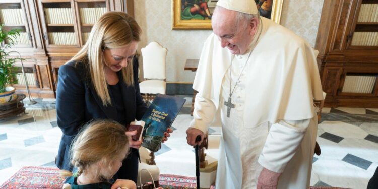 Giorgia Meloni se reúne con el Papa Francisco en el Vaticano