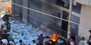 Entre hordas subversivas y silencios democráticos