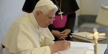 “Las tres decisiones históricas de Benedicto XVI” – ¿Un Benedicto XVII…?