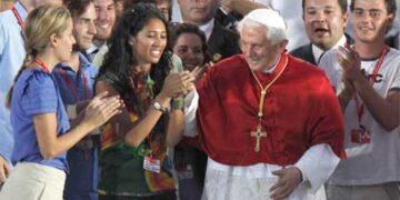 Ratzinger advierte contra protestantización de eucaristía y acceso a confesión