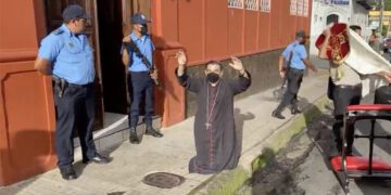 Entre dos precipicios: El exilio o la condena ya escrita contra el Obispo de Matagalpa