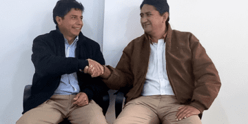 El que tiene rabo de paja, no se arrima a la candela