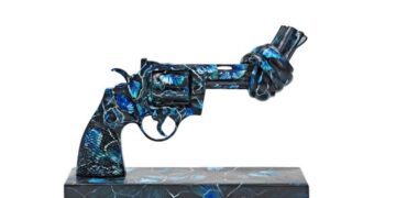 La prensa no informa, hace su “toma” de esquina