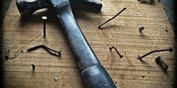 ¿Es Dina Boluarte un clavo más en el ataúd del país que se viene destruyendo para enterrarlo?