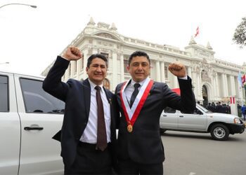 Expresiones autoritarias -desde la izquierda- que erosionan la frágil democracia peruana