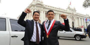 Expresiones autoritarias -desde la izquierda- que erosionan la frágil democracia peruana