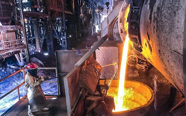 El importante trabajo de transformación de mineral a metal