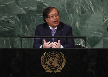 El sometimiento a través del uso de la penetración cultural y política como un crimen