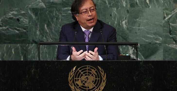 El sometimiento a través del uso de la penetración cultural y política como un crimen