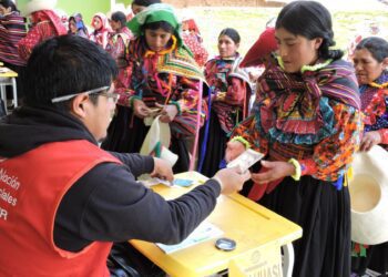 Pobreza monetaria afectó al 27,5% de la población del país en el año 2022