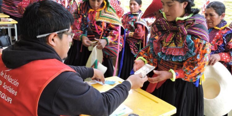 Pobreza monetaria afectó al 27,5% de la población del país en el año 2022