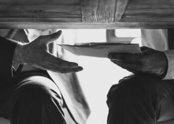 ¿La corrupción, es causa o efecto? ¿Hecha la ley, hecha la trampa?