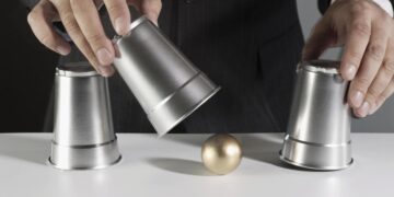 Pequeño tipo cargado de odios, minúsculo final del resentimiento mediático